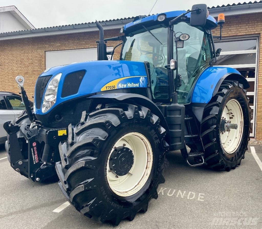 New Holland T 7030 الجرارات