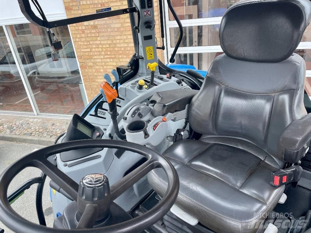 New Holland T 7030 الجرارات