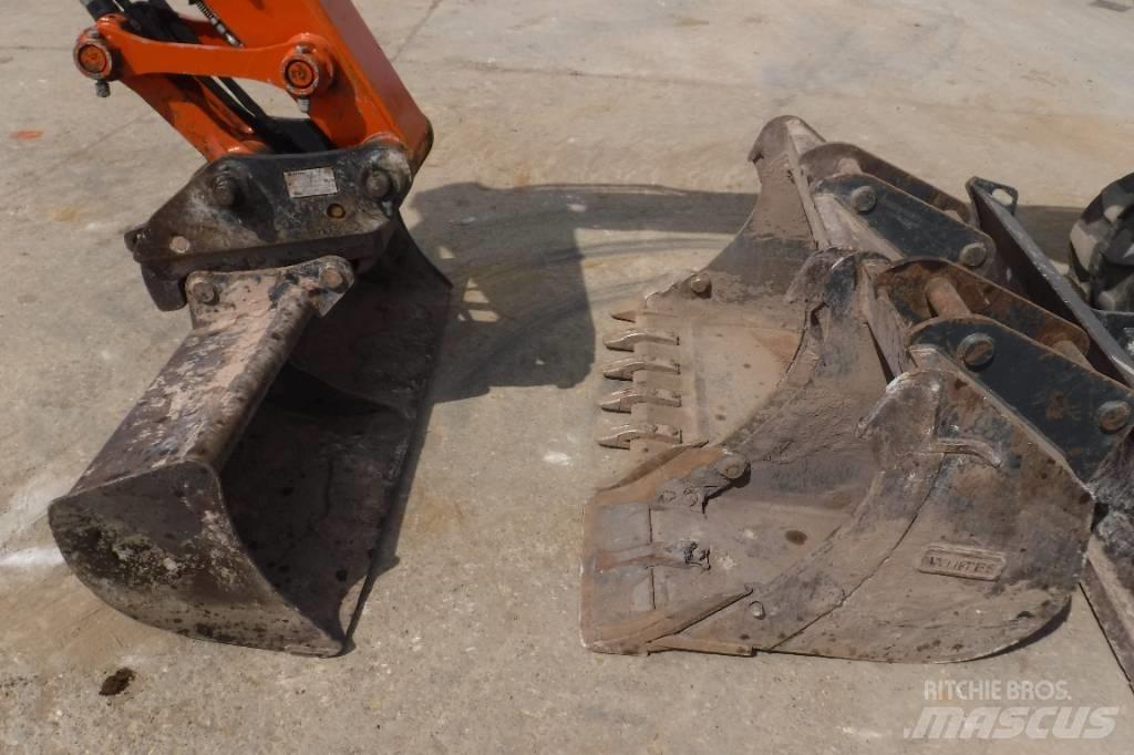 Hitachi ZX 85 US B-6 حفارات وسط 7 طن - 12 طن