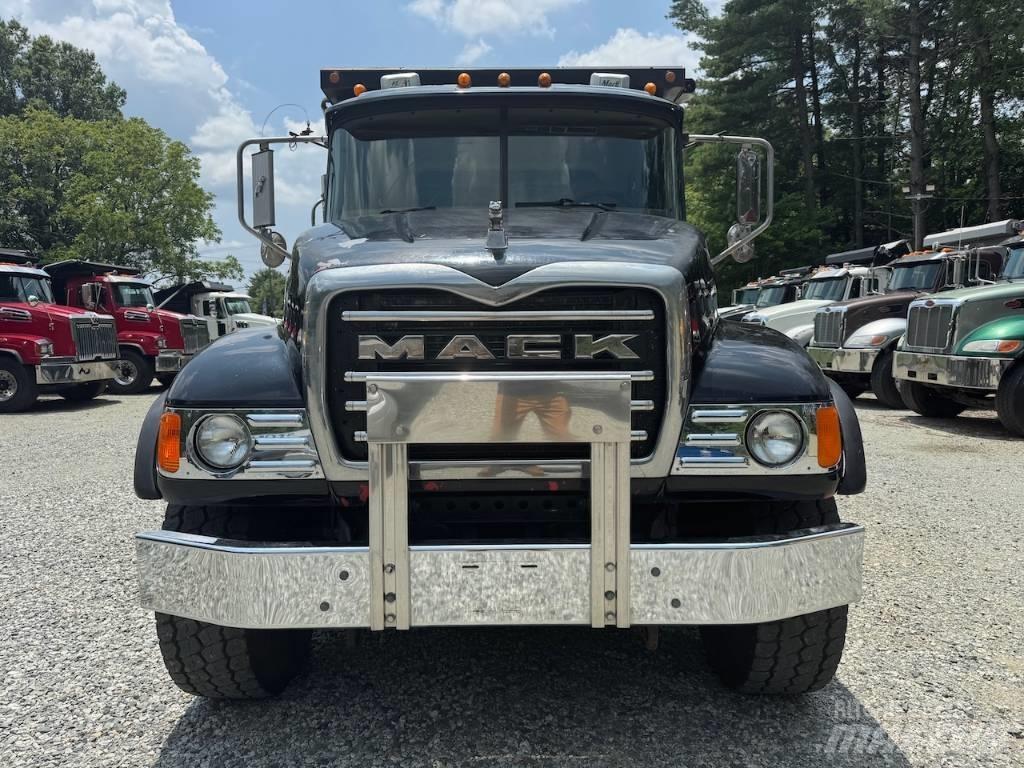 Mack Granite CV 713 شاحنات قلابة