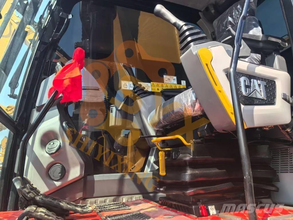 CAT 323 D حفارات زحافة