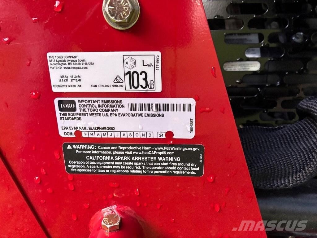 Toro TX427 لوادر انزلاقية التوجيه