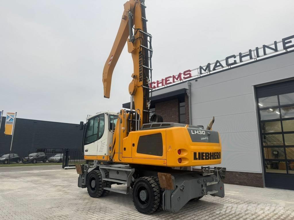 Liebherr LH 30 M مناولات المخلفات / مناولات صناعية