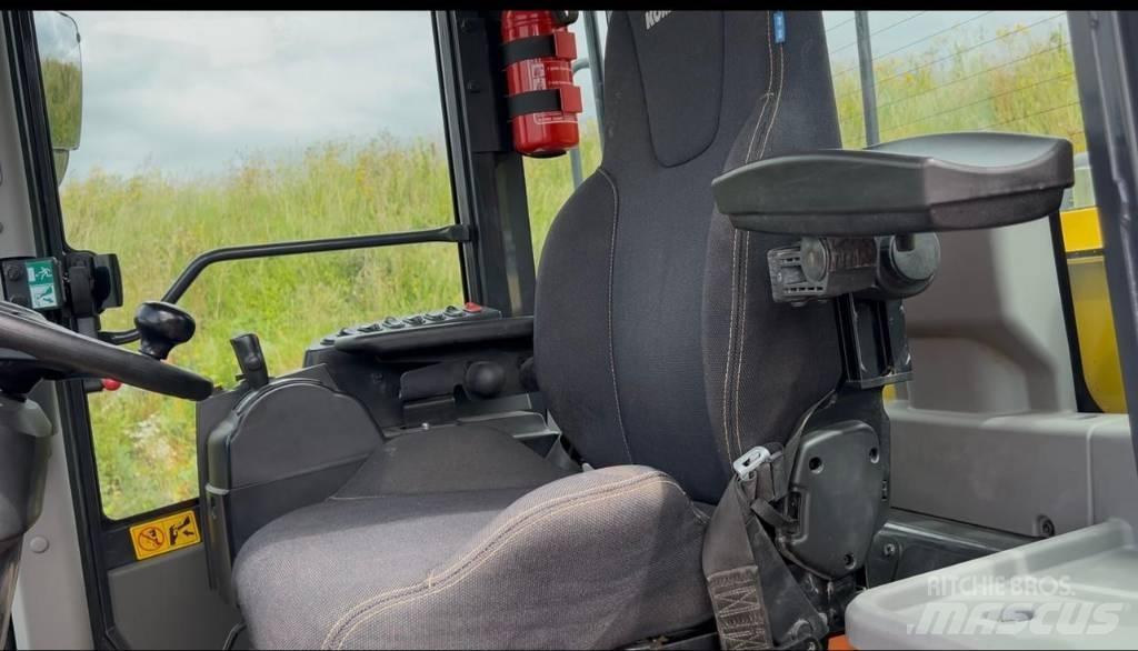 Komatsu WA470-8 لوادر بعجل