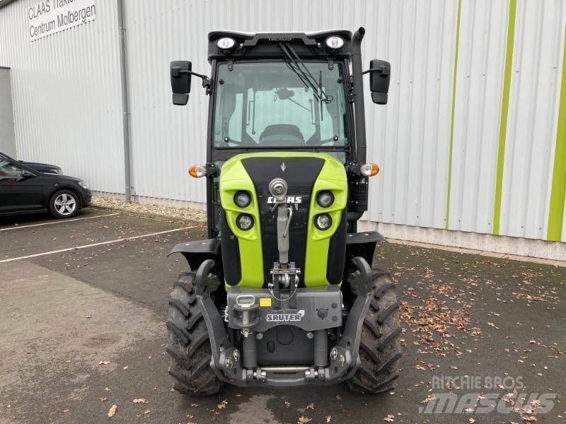 CLAAS NEXOS 240 M الجرارات