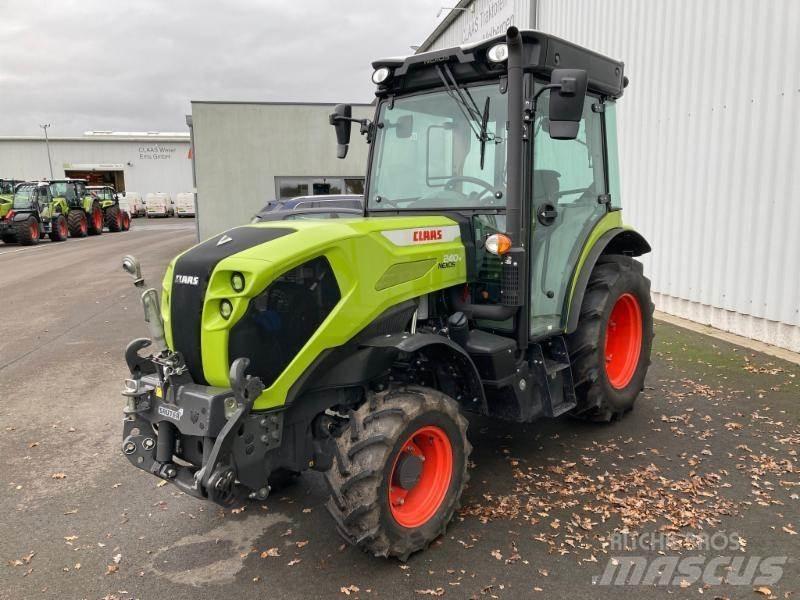 CLAAS NEXOS 240 M الجرارات