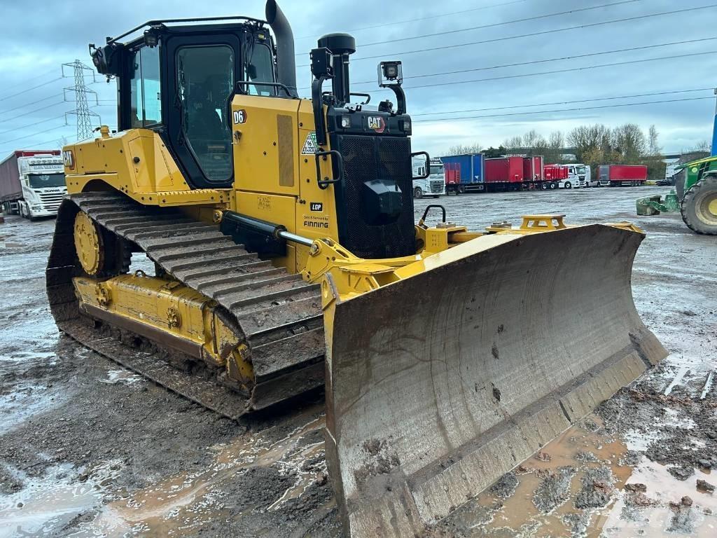 CAT D 6 LGP بلدوزرات مجنزرة