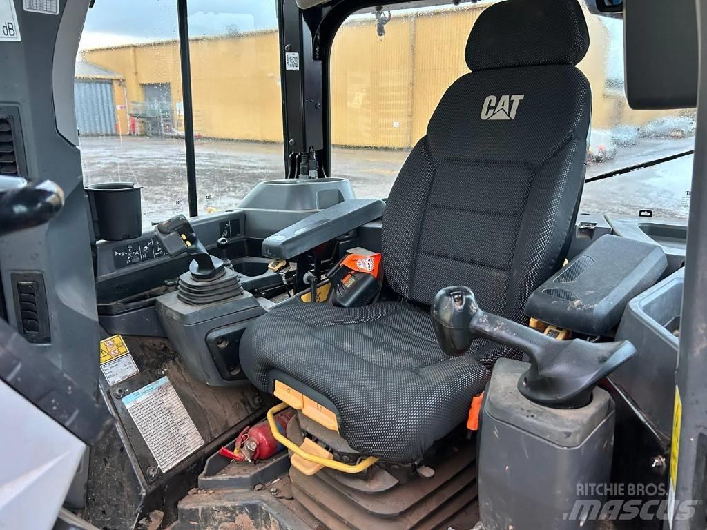 CAT D 6 LGP بلدوزرات مجنزرة
