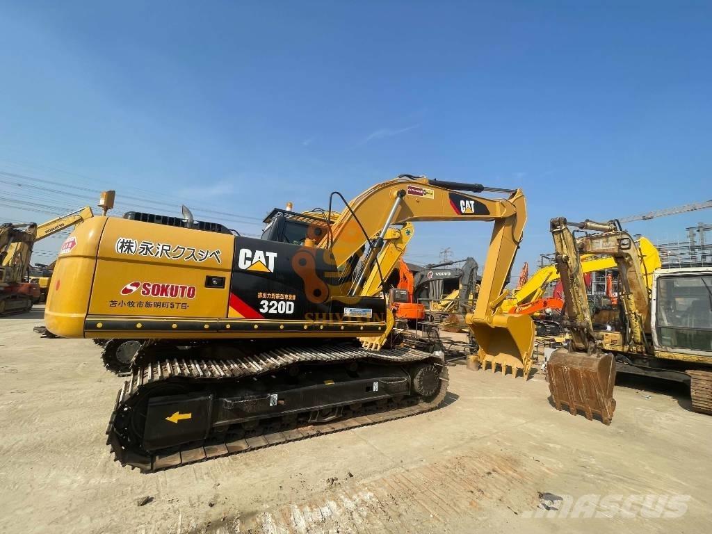 CAT 326 D2 حفارات زحافة