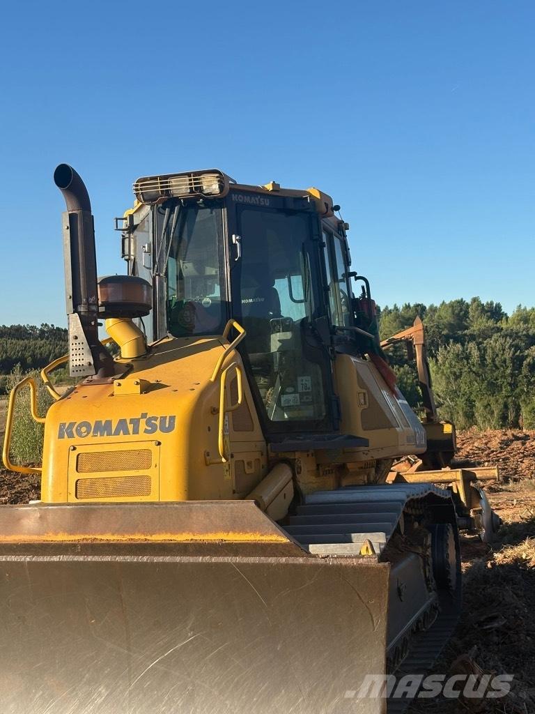Komatsu D 61 EX-23 بلدوزرات مجنزرة