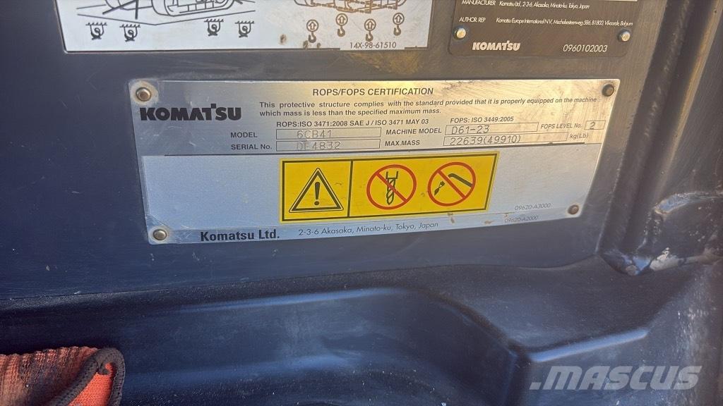 Komatsu D 61 EX-23 بلدوزرات مجنزرة