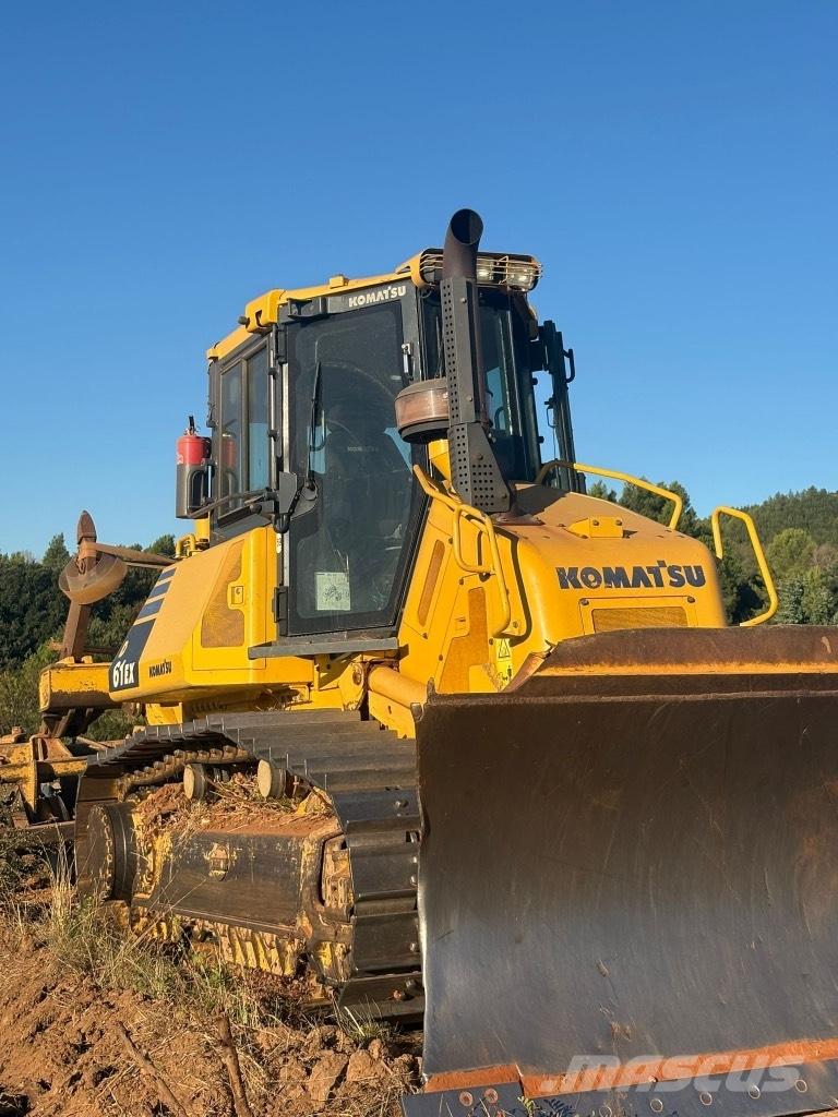 Komatsu D 61 EX-23 بلدوزرات مجنزرة