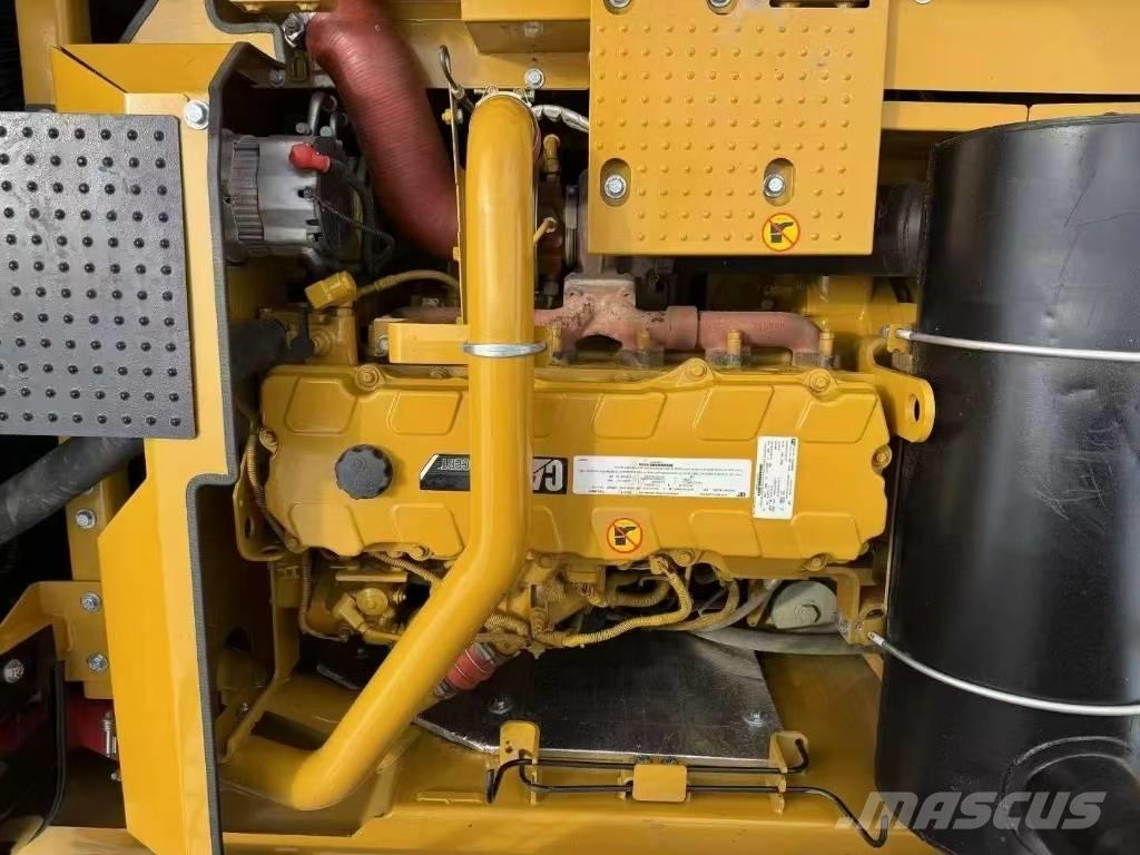 CAT 336 D حفارات زحافة