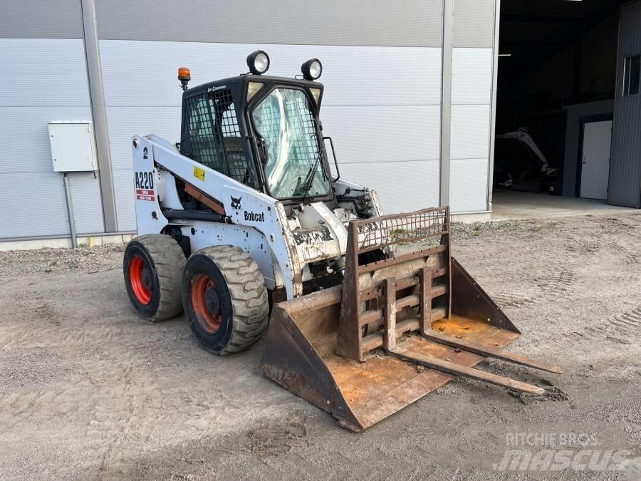 Bobcat A 220 لوادر انزلاقية التوجيه