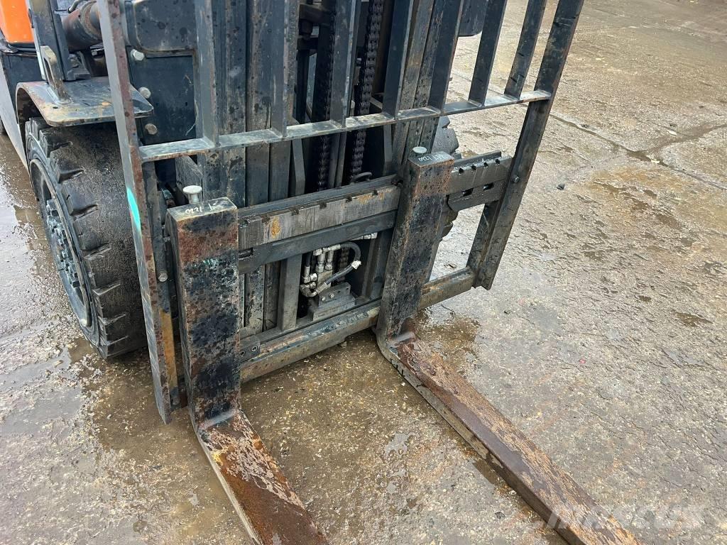 Doosan D 30 GP شاحنات الديزل