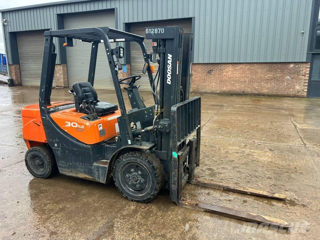 Doosan D 30 GP شاحنات الديزل