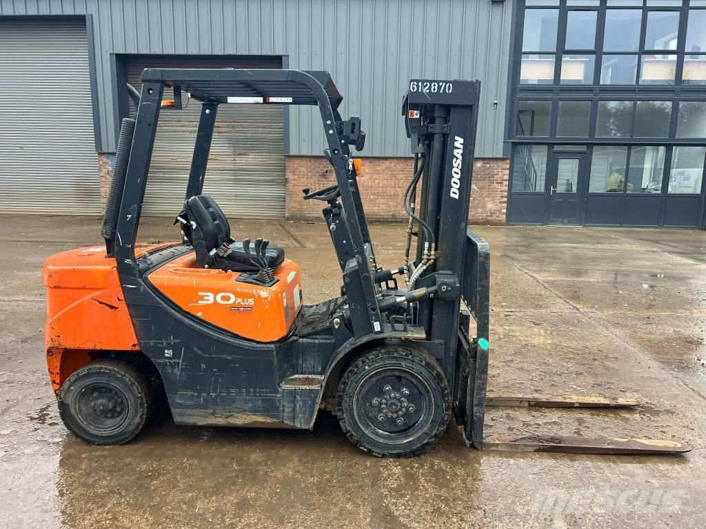Doosan D 30 GP شاحنات الديزل