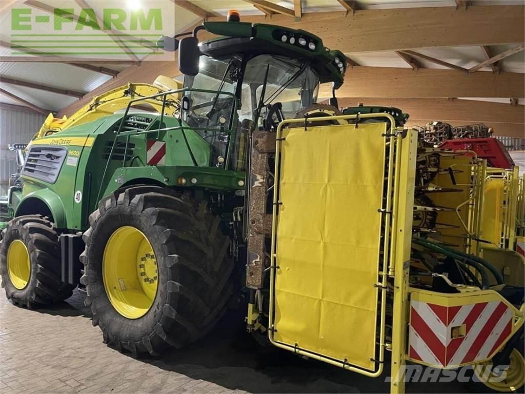 John Deere 9600 علافات ذاتية الدفع