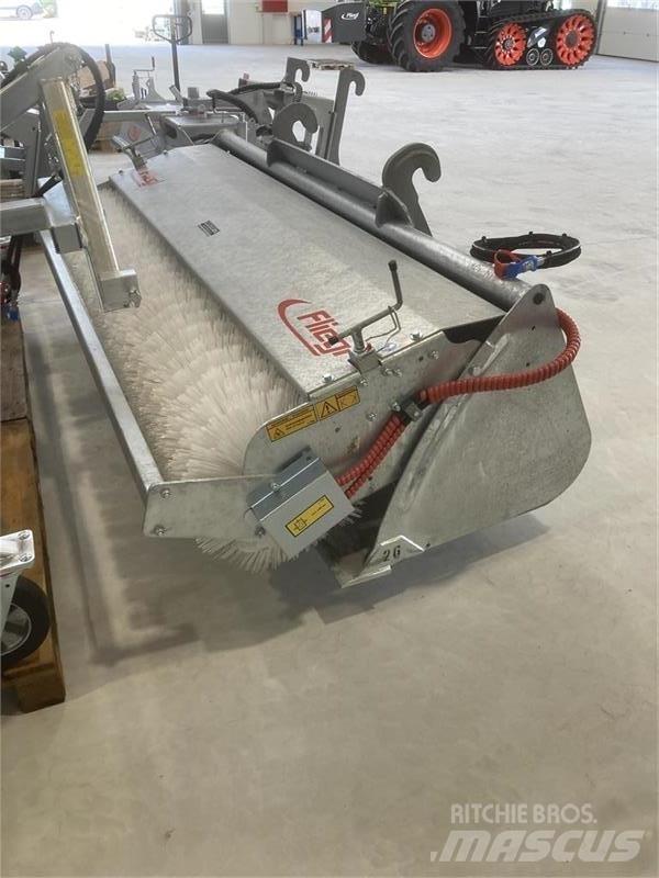 Fliegl Power Pro 260 كناسات