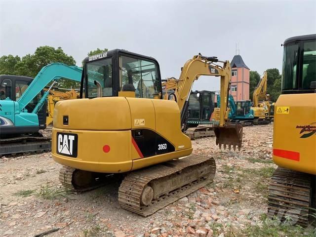 CAT 306D حفارات زحافة