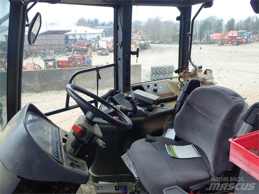 New Holland TM165 الجرارات
