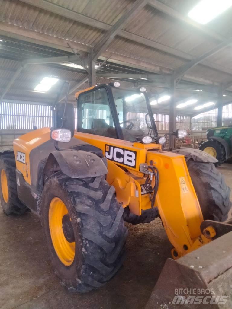 JCB 526-56 معدات مناولة لأغراض الزراعة