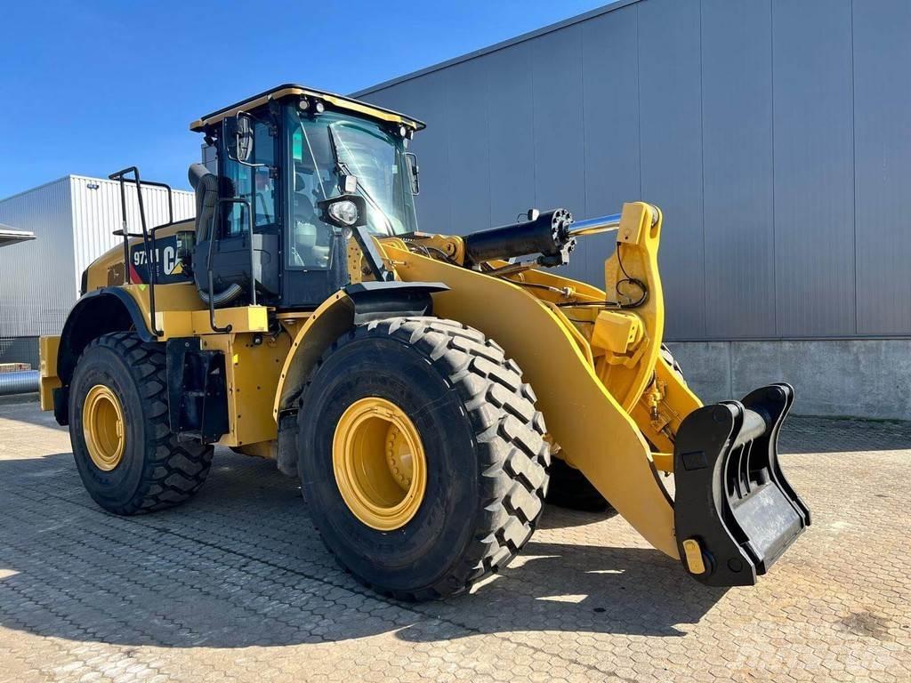 CAT 972M XE لوادر بعجل