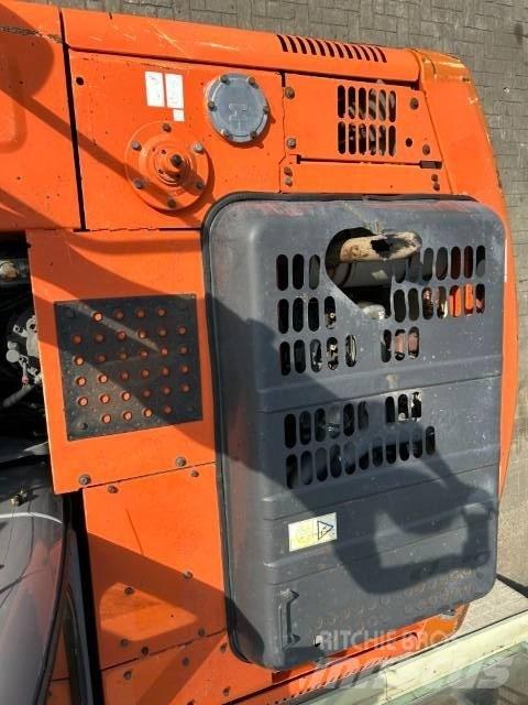 Hitachi ZX 160 W حفارات بعجل