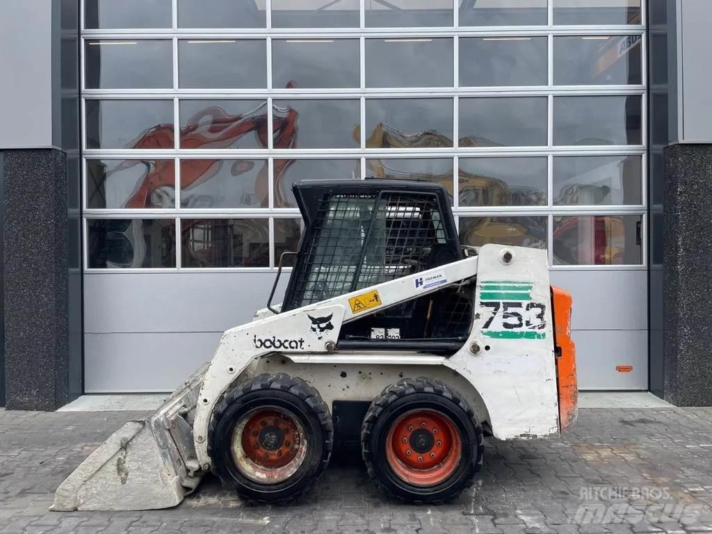 Bobcat 753 لوادر انزلاقية التوجيه