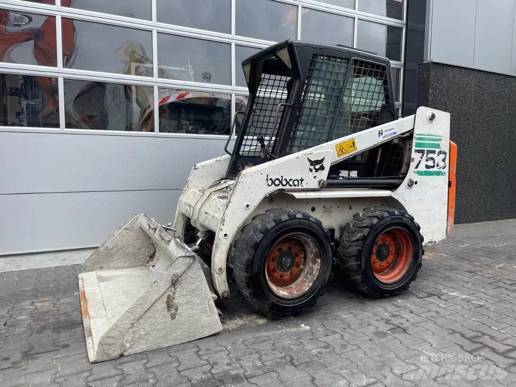 Bobcat 753 لوادر انزلاقية التوجيه