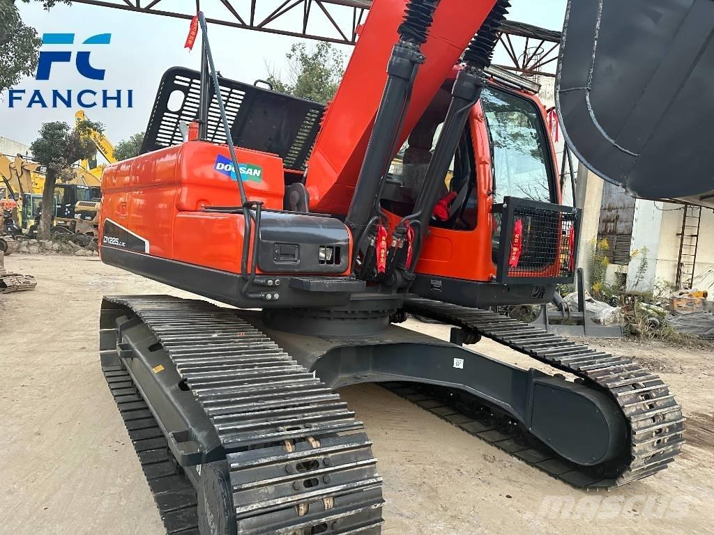 Doosan DX 225 LC حفارات زحافة