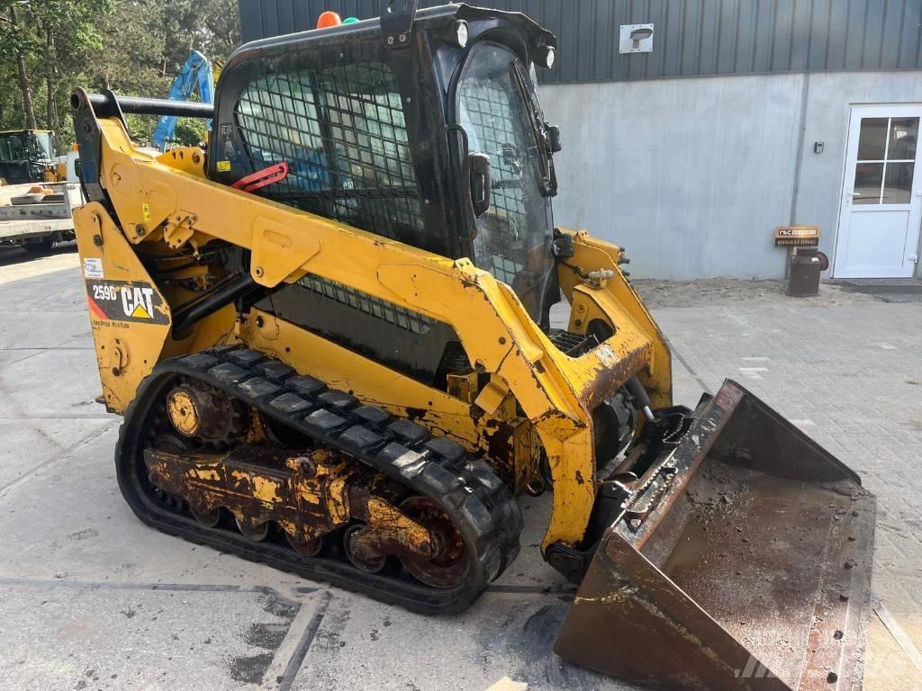 CAT 259 D لوادر انزلاقية التوجيه