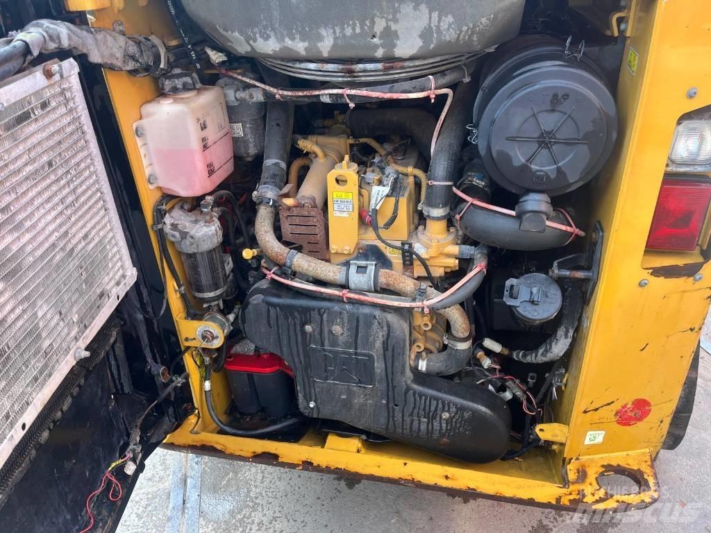 CAT 259 D لوادر انزلاقية التوجيه