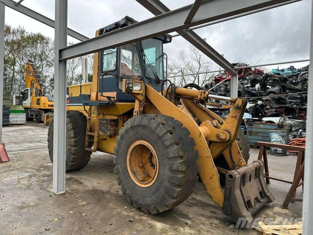 Komatsu WA200 لوادر بعجل