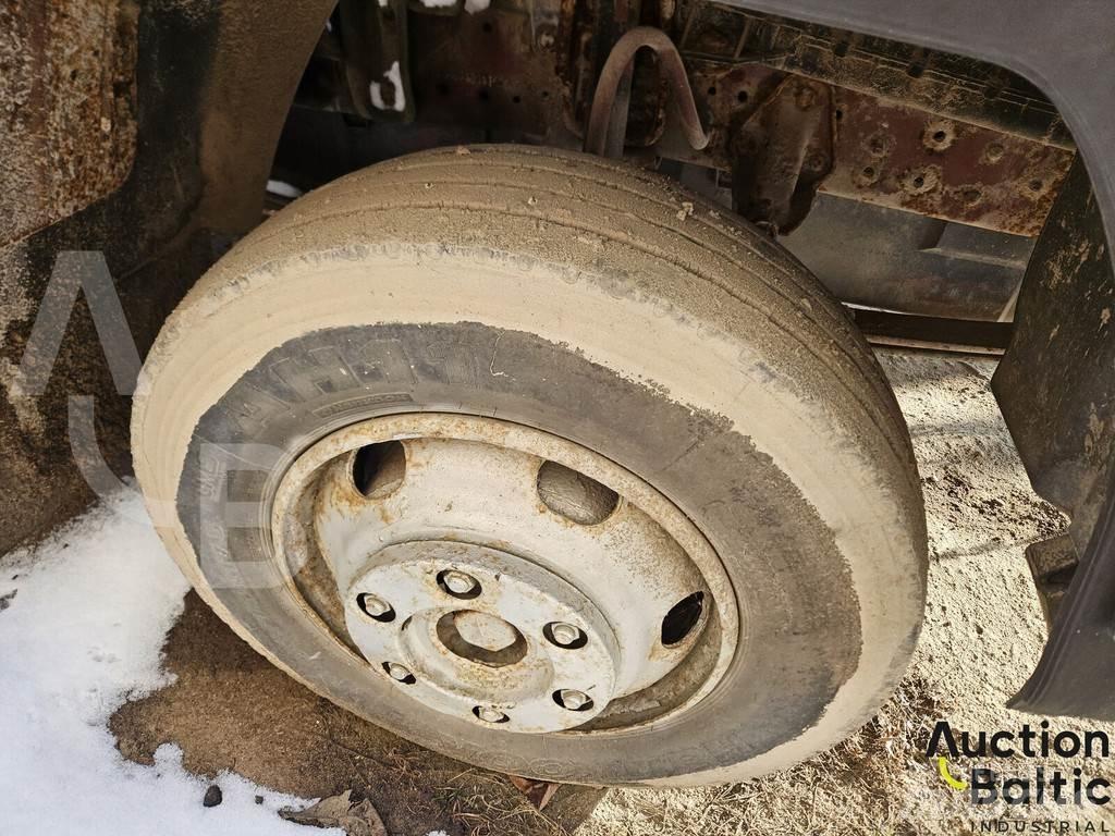 Mercedes-Benz 814 شاحنات ذات صهاريج