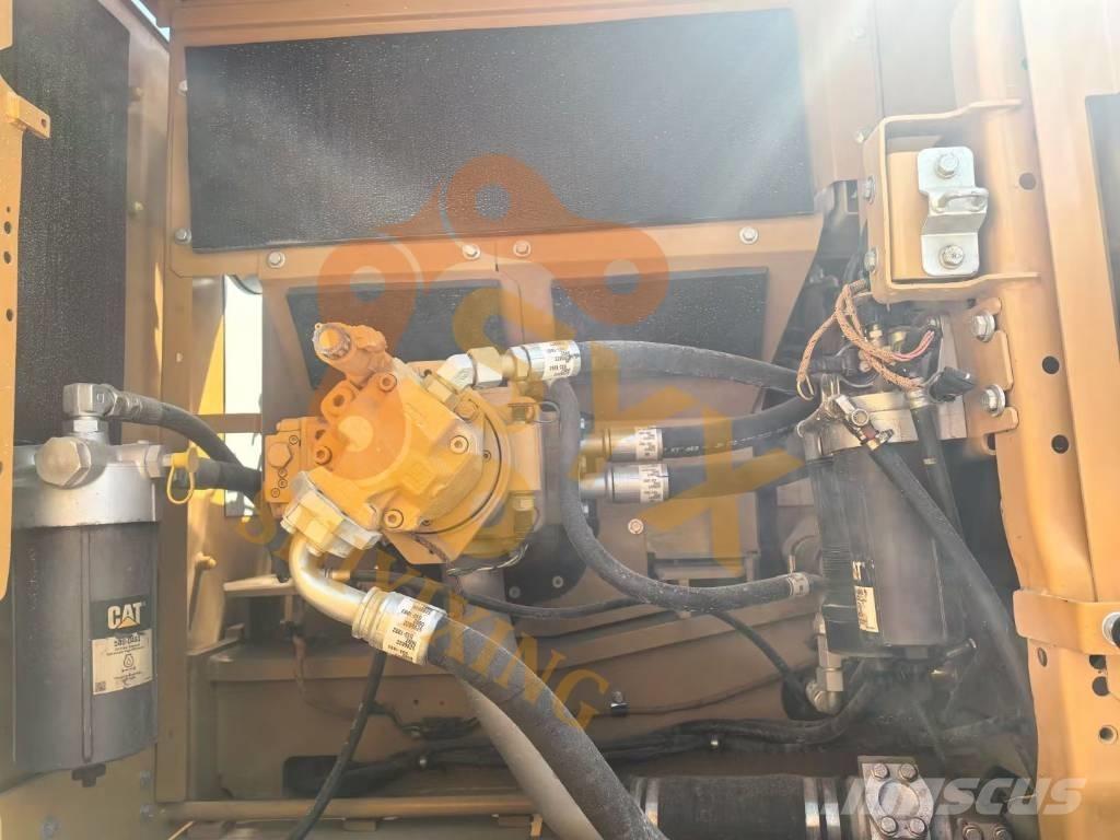 CAT 345GC حفارات زحافة