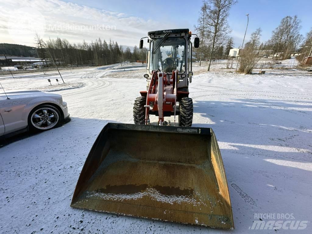 Kubota R 420 لوادر ذات جرافات عكسية