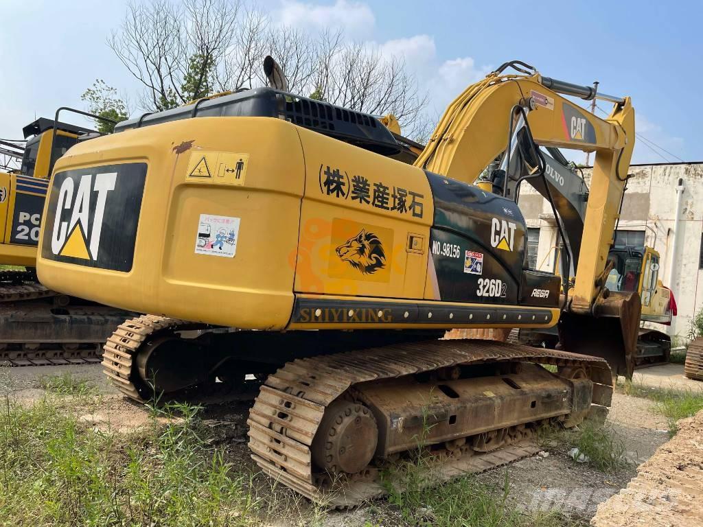 CAT 326 D2 حفارات زحافة
