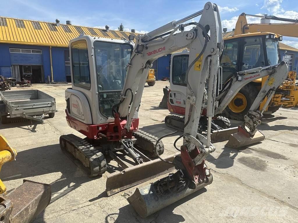 Takeuchi TB225 حفارات صغيرة أقل من 7 طن (حفارات صغيرة)