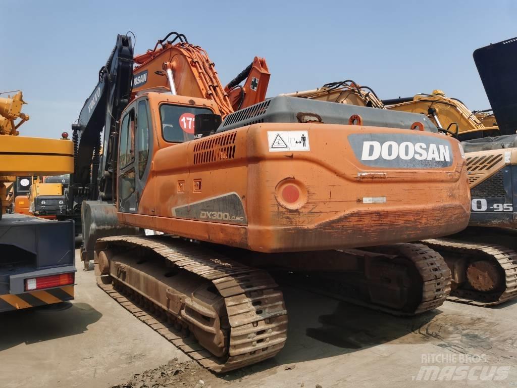 Doosan DX 300 LC حفارات زحافة