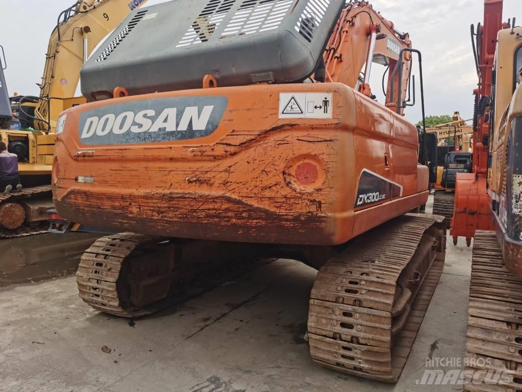 Doosan DX 300 LC حفارات زحافة