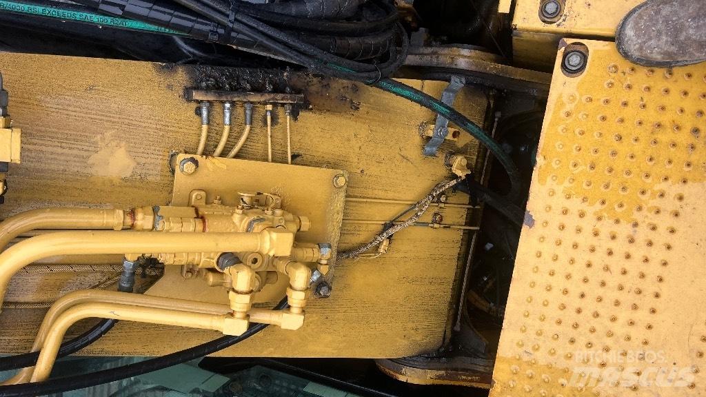 CAT 320 EL RR حفارات زحافة