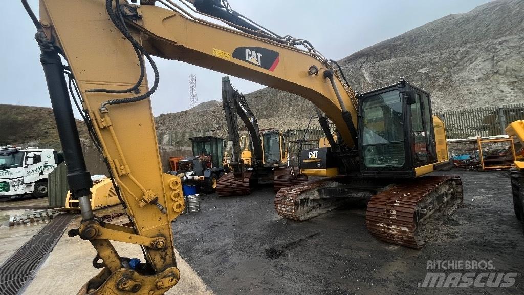 CAT 320 EL RR حفارات زحافة