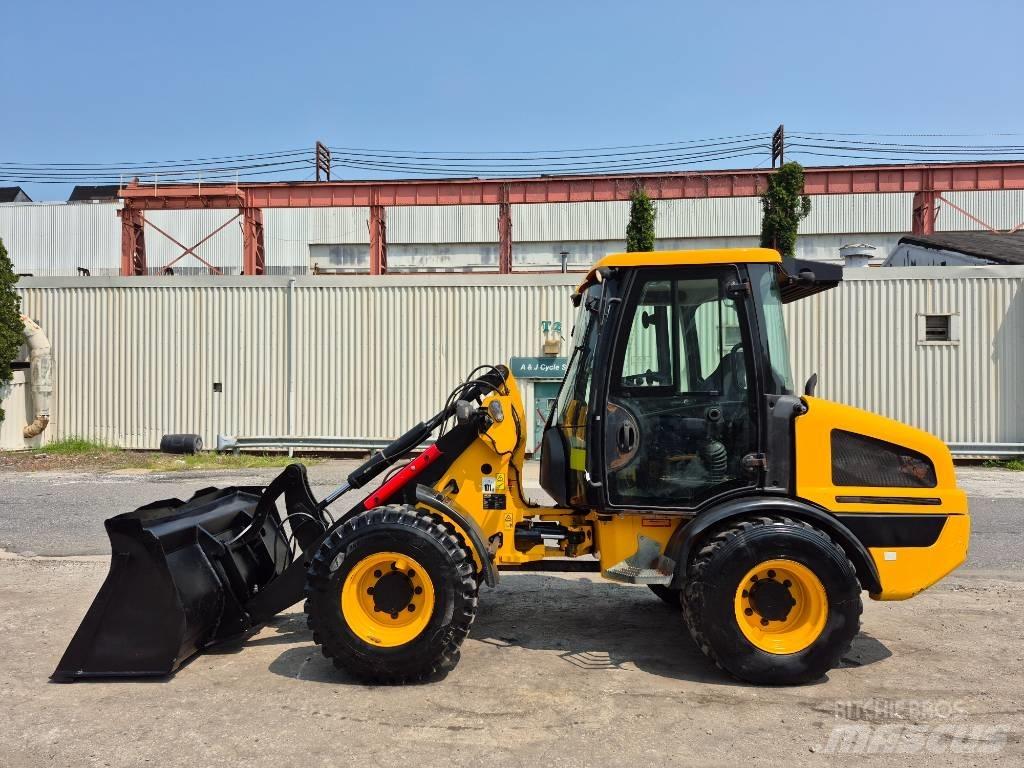 JCB 407 لوادر بعجل