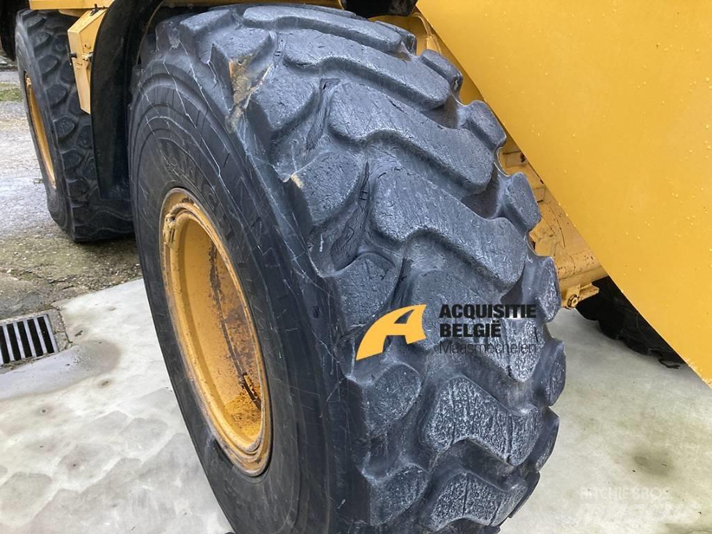 CAT 930M لوادر بعجل
