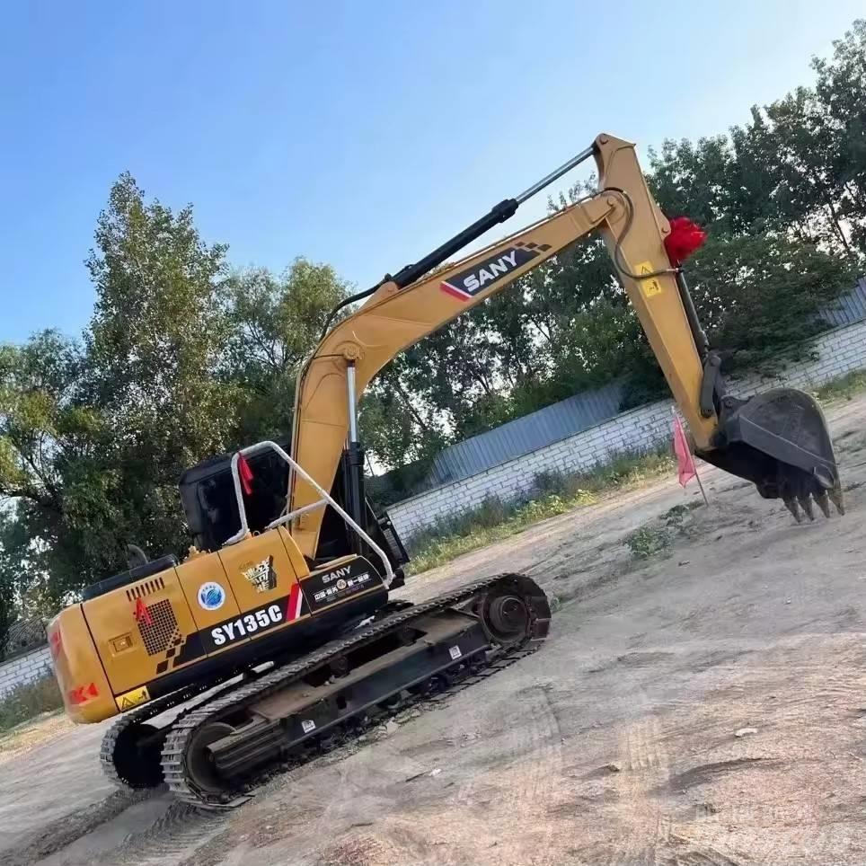 Sany SY 135 C حفارات زحافة