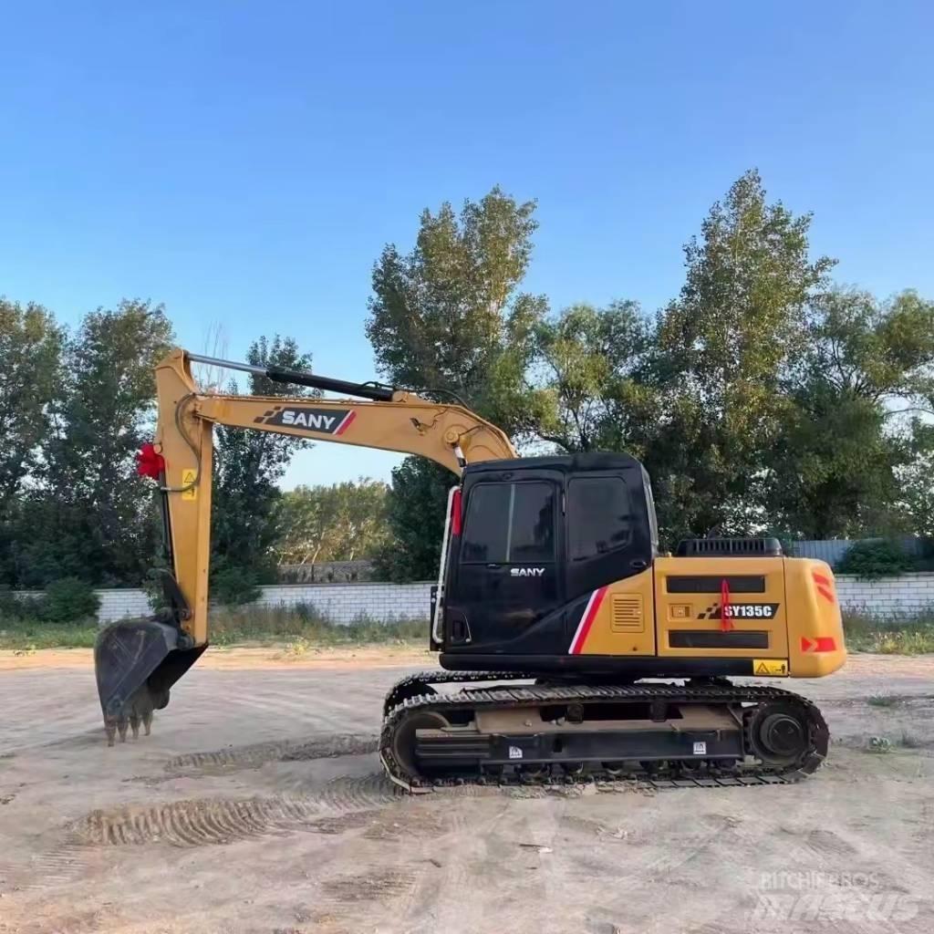 Sany SY 135 C حفارات زحافة