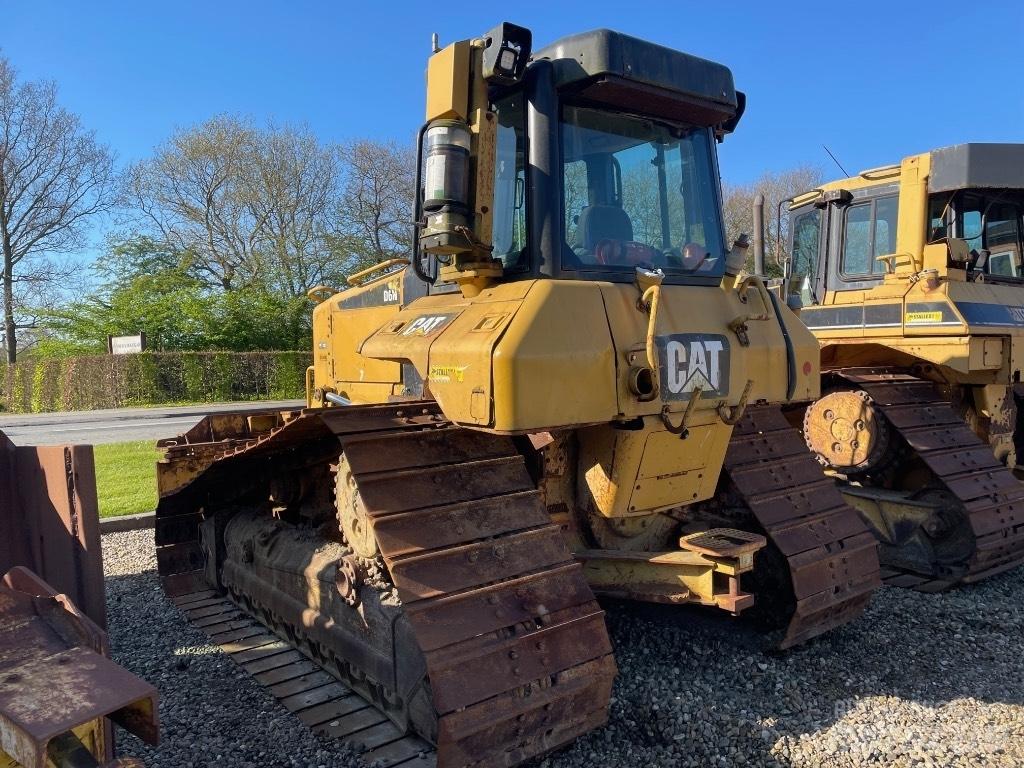 CAT D6N بلدوزرات مجنزرة