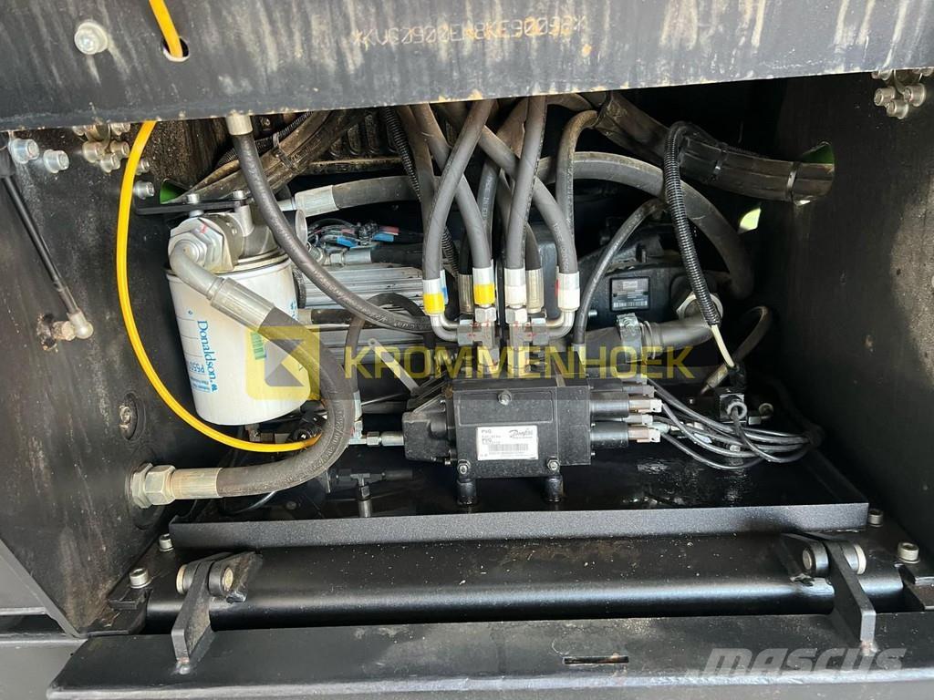 Kovaco Elise 900 لوادر انزلاقية التوجيه