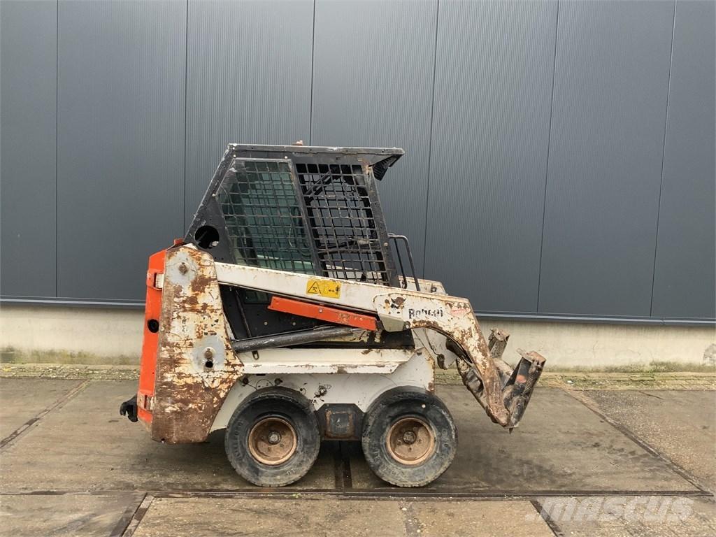 Bobcat 463 لوادر انزلاقية التوجيه